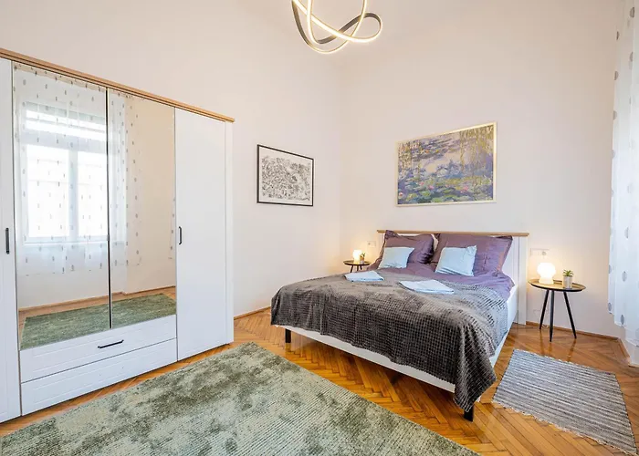 Apartmán Above The Theater