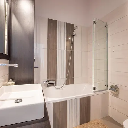 Above The Theater Appartement *